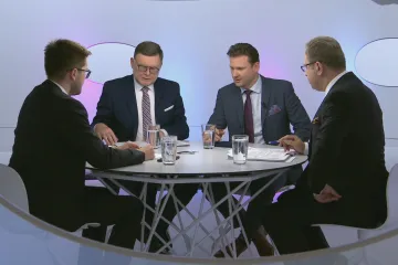 Kabinet nezvládá komunikaci o koronaviru, kritizují opoziční politici. Dělá, co chce veřejnost, hájí postup Vondráček