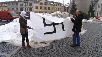 Aktivisté s hákovým křížem
