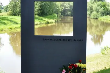 Vzpomínka na malíře Zdeňka Sýkoru v Počedělicích