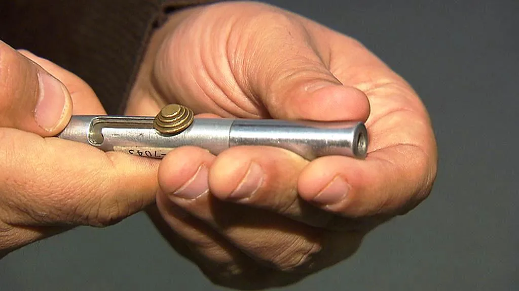 Střílející propiska