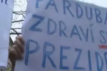 Na Albertově se také skandovalo „Ať žije Zeman“