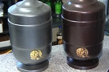 Žádné náhrobky, svíčky ani umělé květiny. Zájem o pohřbívání pod kořeny stromů narůstá