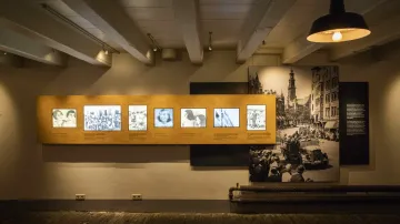 Interiér rekonstruovaného Domu Anny Frankové