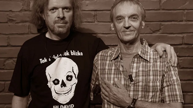 Výtvarník Jiří David a galerista Jiří Rybář v Krásných ztrátách
