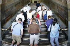 V Římě po tři sta letech odhalili Svaté schody. Podle legendy na nich krvácel Kristus