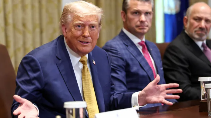 Donald Trump během zasedání v Bílém domě