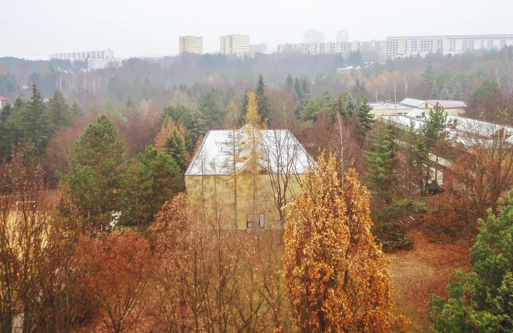 Brno. Sídliště Lesná budilo v době jeho realizace mezinárodní pozornost a právě zde vznikl ideový návrh legendárního čs. pavilonu na Expu 1970.