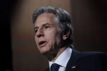 Blinken vyzval v telefonátu Lavrova k propuštění zadrženého novináře