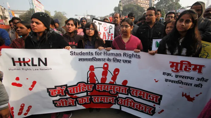 Indové demonstrují za přísnější tresty za znásilnění