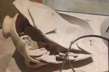 Chlapec rozbil nádobu starou 3500 let. Muzeum náhradu nežádá