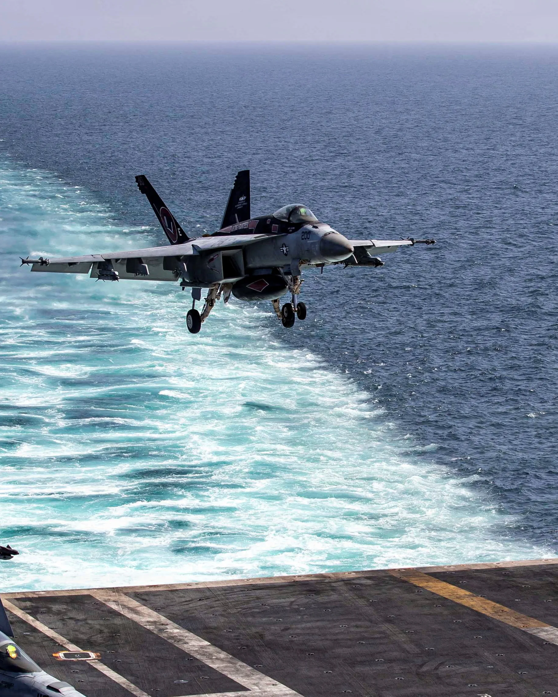 Trump: USA útočily na íránský ostrov Charg, brzy začnou eskortovat lodě průlivem