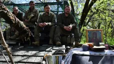 Ukrajinští vojáci slaví Velikonoce na frontě