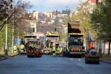 Za letošní opravy pražských silnic a mostů zaplatí magistrát dvě a půl miliardy korun