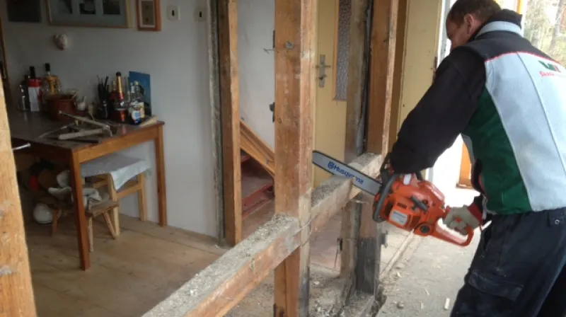 30. listopadu jsme rozebrali stěnu mezi kuchyní a verandou