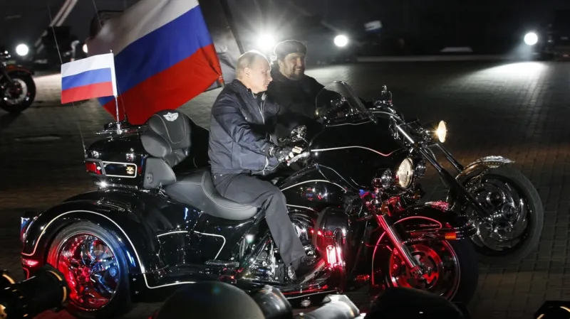 Vladimir Putin se netají dobrými vztahy s vedením motorkářů