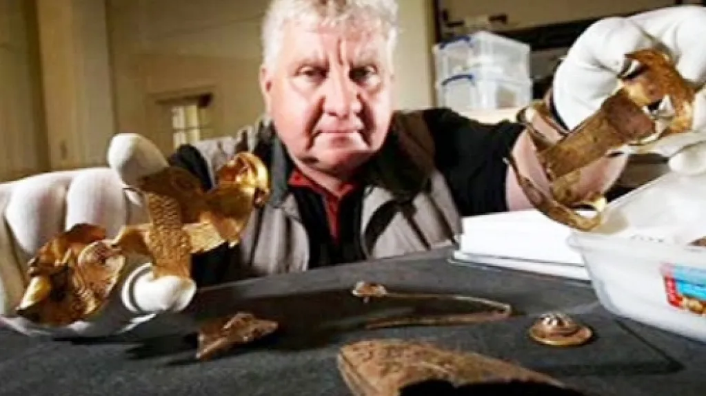 Zlatý poklad nalezený v hrabství Staffordshire