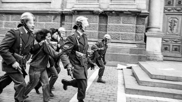 Potlačení demonstrace proti vojenské diktatuře v Chile (1987)