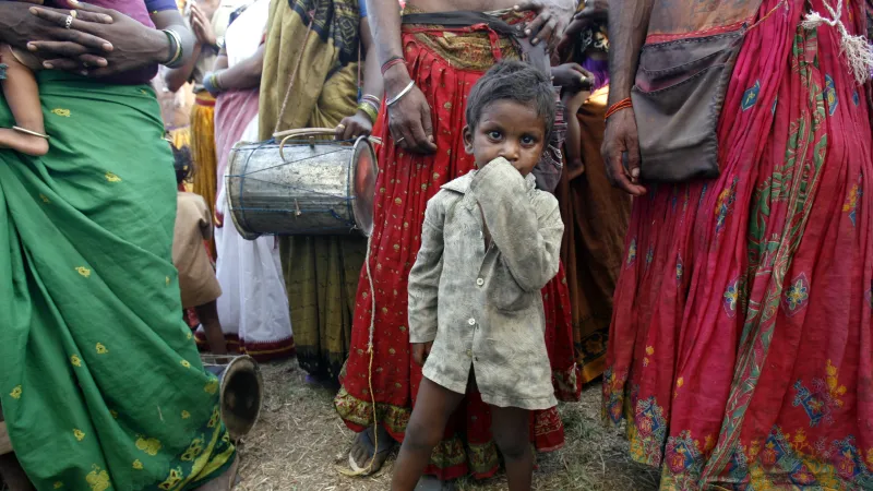 Chlapec z indických kočovných kmenů