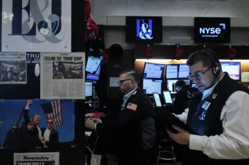 Americké akcie se po středečním prudkém růstu vrátily k poklesu