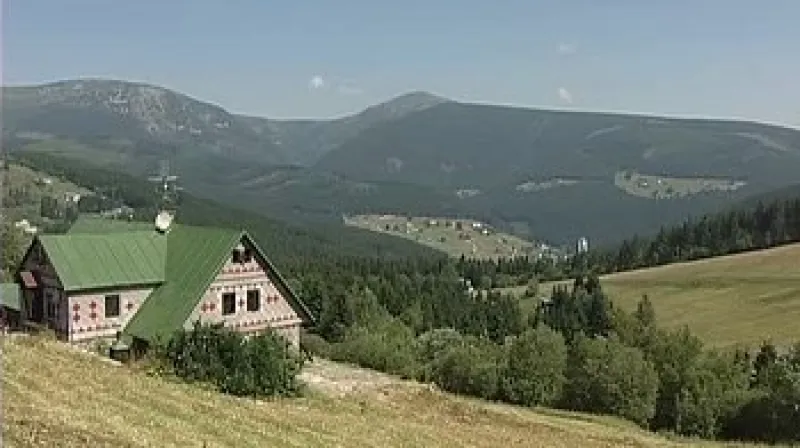 Krkonošští ochranáři varují, že v horách je v noci kvůli lidem stále hlučněji a zvyšuje se takzvané světelné znečištění.