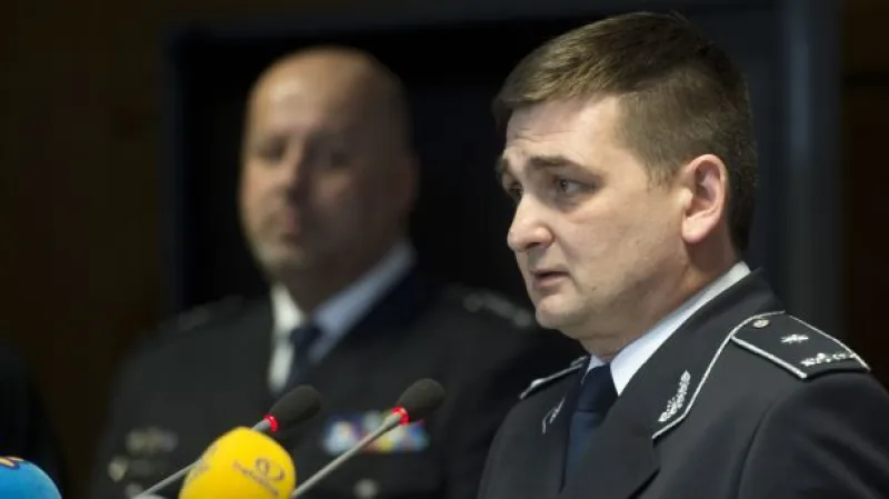 Dvojvládí v čele policie končí