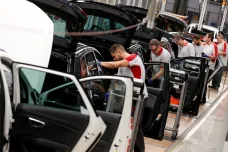 Růst prodeje aut se v EU loni téměř zastavil. Poptávku podkopaly emisní testy i politické nejistoty