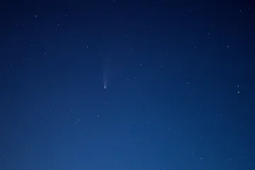 Nad severním obzorem by v noci mohla být viditelná polární záře