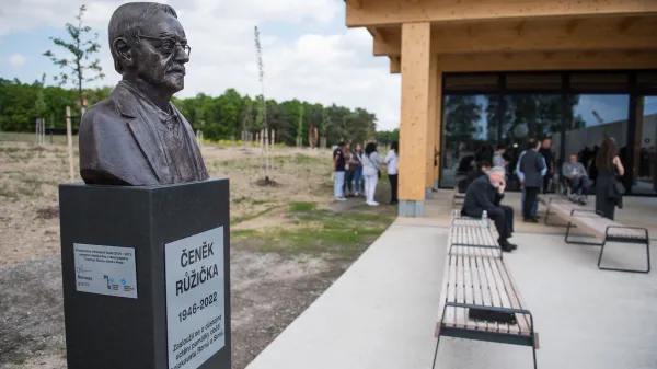 Památník romského holocaustu v Letech se otevřel veřejnosti