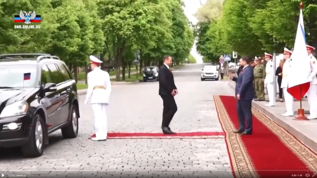 Zdeněk Ondráček na oslavách vzniku mezinárodně neuznávané „Doněcké lidové republiky“