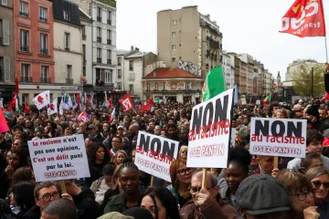 Francie čelí vlně rasismu a násilí