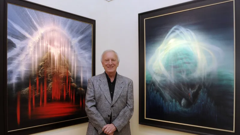 Zdeněk Hajný se svými obrazy