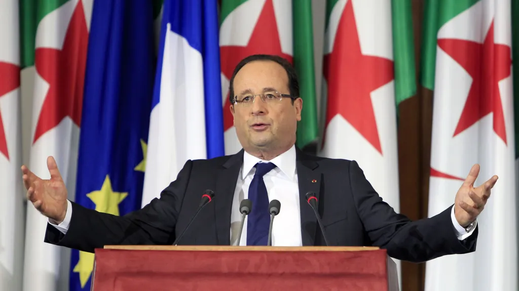 Francois Hollande v Alžírsku