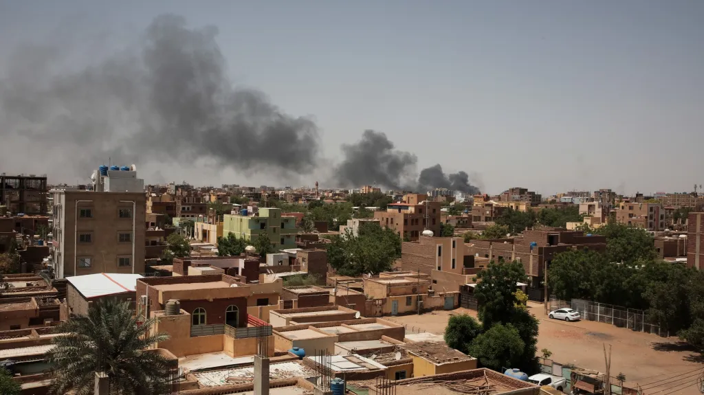 Kouř nad hlavním městem Chartúm