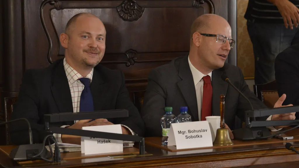 Michal Hašek a Bohuslav Sobotka při jednání předsednictva ČSSD