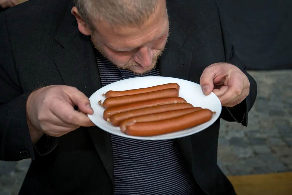 Jeden z posledních předvolebních mítinků Andreje Babiše v Jihlavě. Vrcholem byla soutěž v jedení párků.