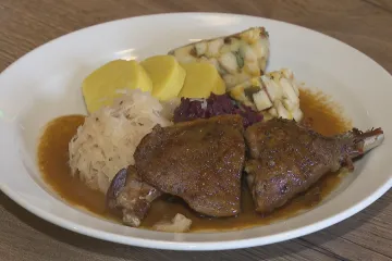 Průměrná cena poledního menu v restauracích přesáhla 200 korun