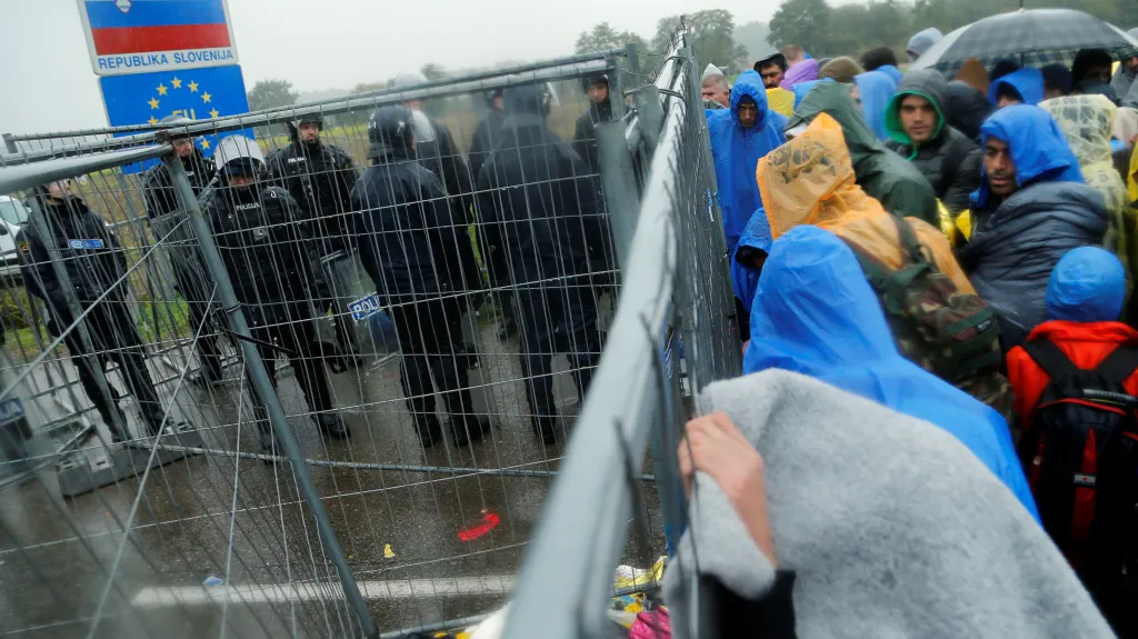 Migranti na slovinsko-chorvatské hranici, říjen 2015