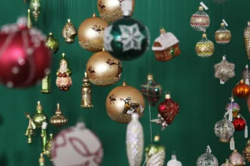 Tři tisícovky vánočních ozdob zaplnily muzeum