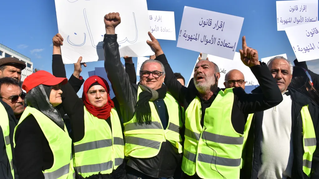 Demonstranti v Libanonu se inspirovali francouzskými žlutými vestami