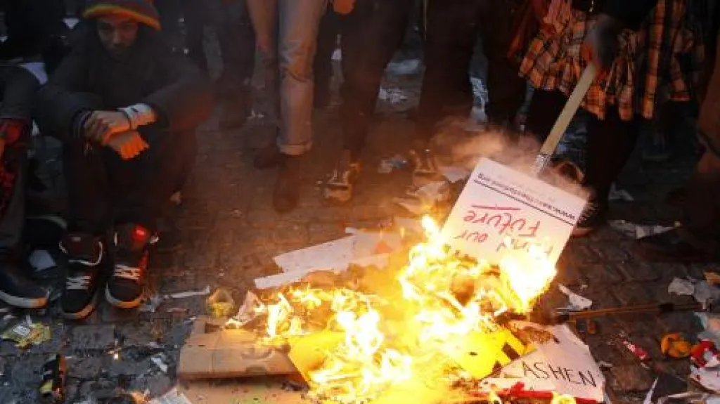 Protesty britských studentů