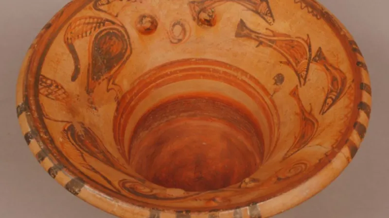 Antická mísa, která mohla sloužit k mytí rukou