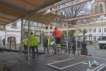 Skoro třetina předzahrádek v centru Prahy porušuje pravidla