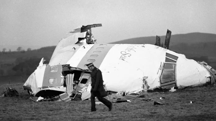 Trosky havarovaného boeingu u Lockerbie