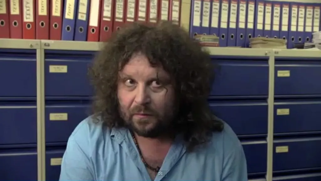 Roman Holý v klipu Píseň práce