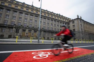 Ministerstvo, České dráhy, Správa železnic i Ředitelství silnic a dálnic. Havlíček chce dopravní centrálu na Smíchově