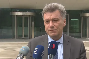 Ministr Blažek podal stížnost v kauze předmětů s nacistickou tematikou. Soudy podle něj porušily zákon