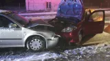 Nehoda osobních vozidel ve Dvoře Králové