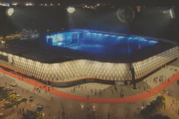 Podobu stadionu v Hradci Králové změnil nedostatek materiálu. Hrozí také zpoždění stavby