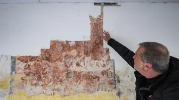 Barokní malba na studně v rajském dvoře bývalého kapucínského kláštera v Opočně