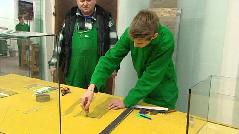 Na Jarově se učí i 7 sklenářů